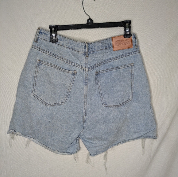 Princess Polly Light Wash High Waisted Jean Denim Shorts With Front Slits Sz 12 - Picture 2 of 11